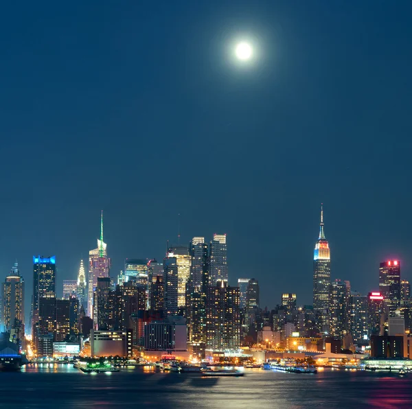 Maan opkomst manhattan — Stockfoto