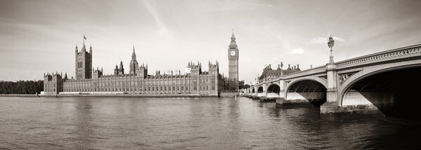 Big Ben and House of Parliament in London in black and white.