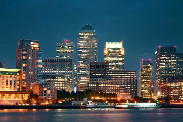 London Canary Wharf nachts — Stockfoto