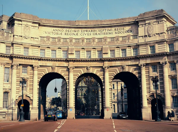 Bahriye arch Londra