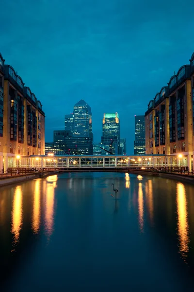 London Canary Wharf om natten - Stock-foto