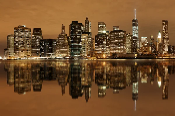 在晚上的曼哈顿 — 图库照片