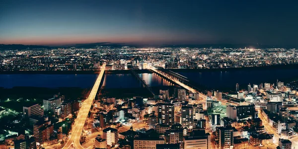 Osaka nacht op het dak weergave — Stockfoto