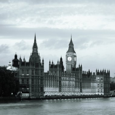 House, Parlamento