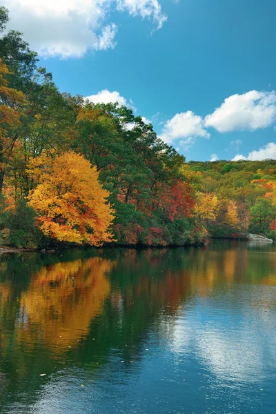 Höstens sjö — Stockfoto