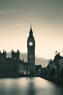 Londra alacakaranlıkta