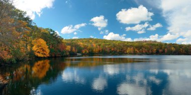 sonbahar Göl Manzaralı