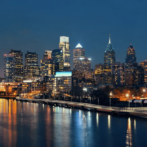 Philadelphia skyline på natten — Stockfoto