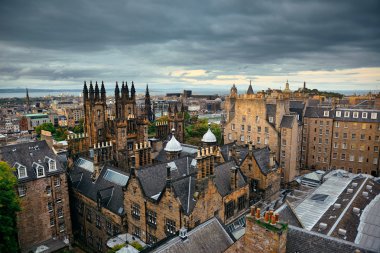 Edinburgh şehir rooftops görünümü