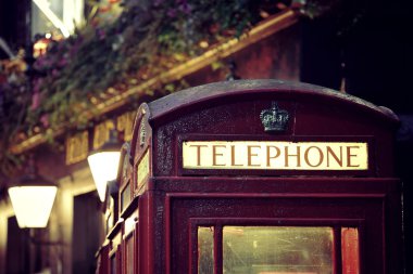 Londra telefon kulübesi