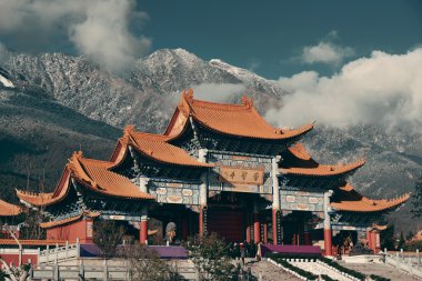 kulüp, Dali chongsheng Manastırı portal