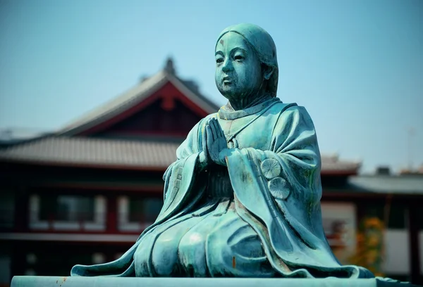 Estatua y Santuario en Tokio — Foto de Stock