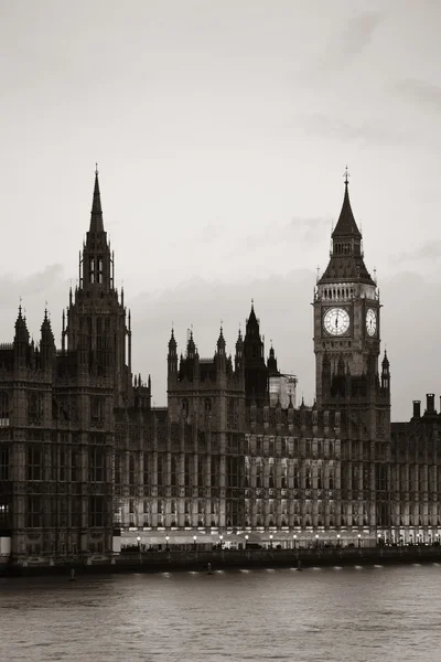 Evin Londra Parlamentosu'nun.