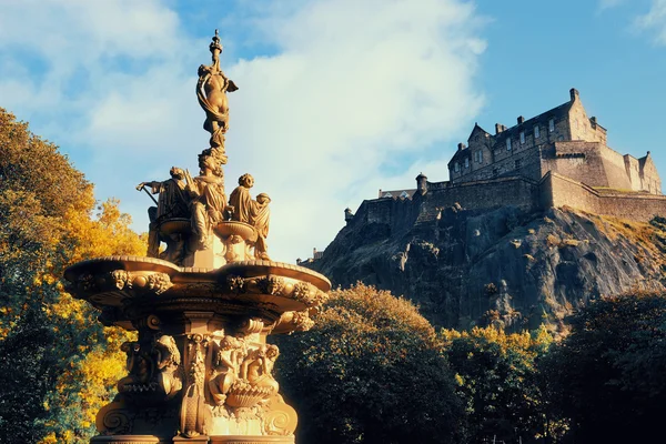 Castelo de Edimburgo com Fonte — Fotografia de Stock
