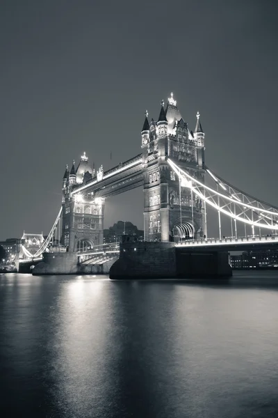 Tornbron på natten — Stockfoto