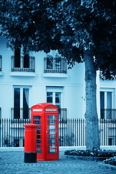 Telefonzelle und Briefkasten — Stockfoto