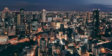 Osaka gece çatı görünümü