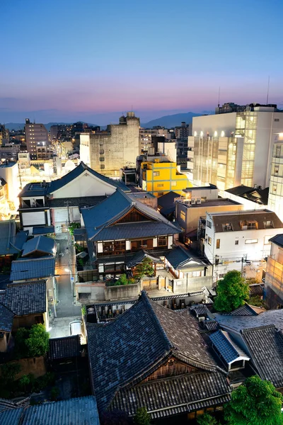 На даху із видом на Kyoto місто — стокове фото