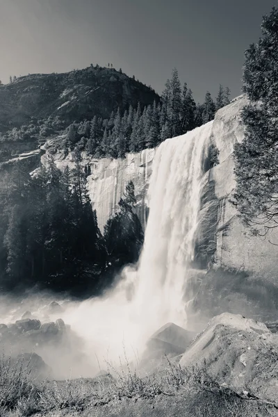 Cascate nel Parco Nazionale dello Yosemite — Foto Stock