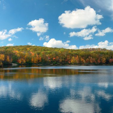 Göl Manzaralı dağ