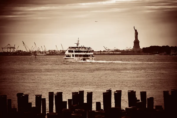 在纽约的自由女神像 — 图库照片