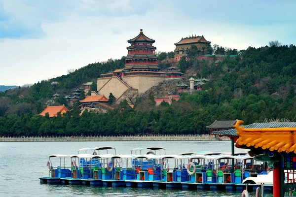 Palace on rock with river — Stock Photo, Image