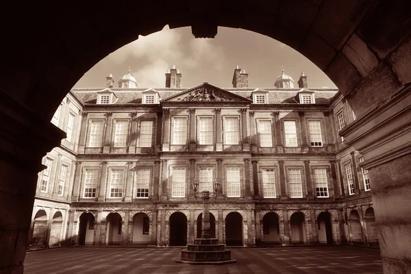 Widok Pałacu Holyroodhouse — Zdjęcie stockowe