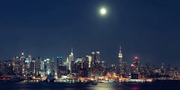 Лунный подъем Манхэттена — стоковое фото