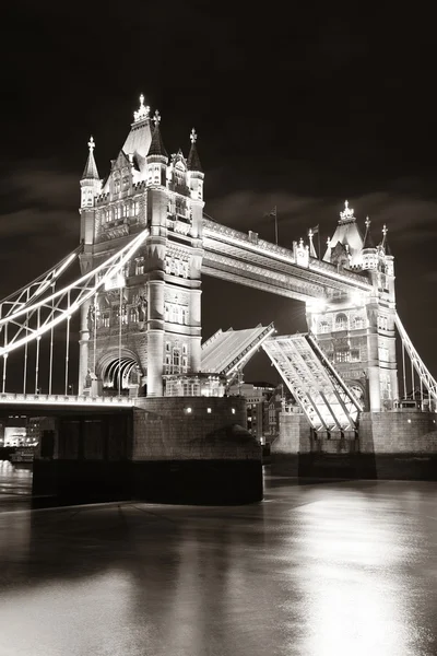 Torre vista puente — Foto de Stock