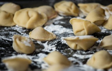 Etli hamur köftesi pişirmek