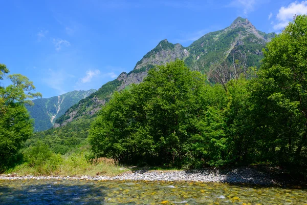Río Azusa y montañas Hotaka en Kamikochi, Nagano, Japón —  Fotos de Stock