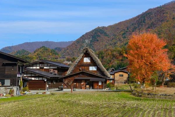 Historická vesnice Shirakawa-go na podzim — Stock fotografie