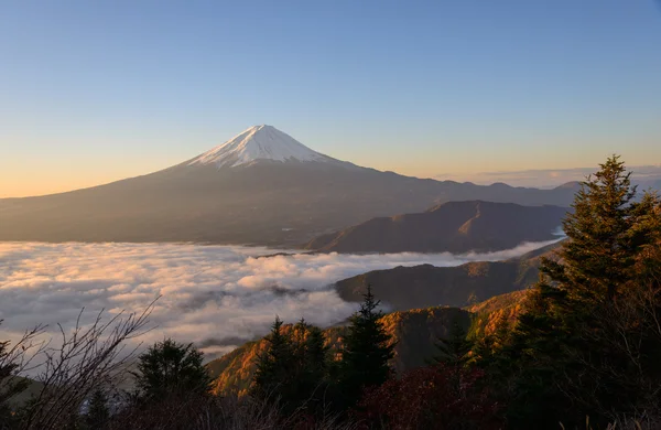 Seeufer von kawaguchi und mt.fuji im Morgengrauen — Stockfoto