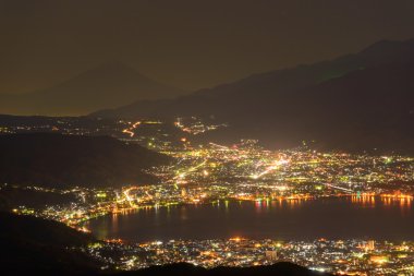 Gece Suwa'ya görünümü city ve Mt.Fuji