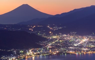 Suwa şehir ve Mt.Fuji ışık şafak