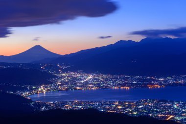 Suwa şehir ve Mt.Fuji ışık şafak