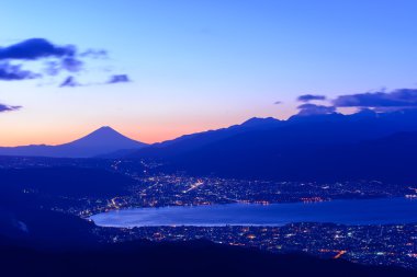 Suwa şehir ve Mt.Fuji ışık şafak