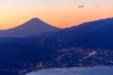 Suwa şehir ve Mt.Fuji ışık şafak
