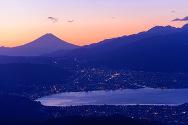 Suwa şehir ve Mt.Fuji ışık şafak