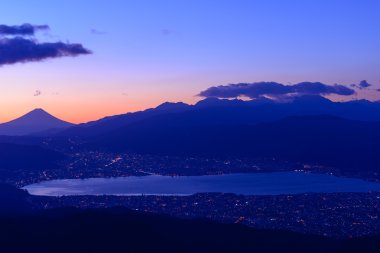 Suwa şehir ve Mt.Fuji ışık şafak