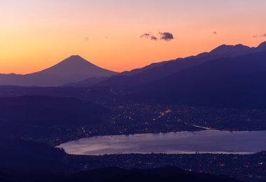 Suwa şehir ve Mt.Fuji ışık şafak