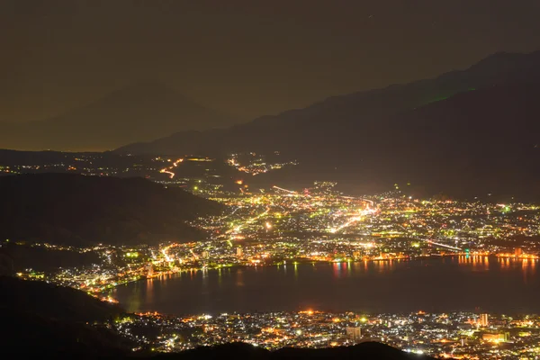 Vista nocturna de la ciudad de Suwa y el Monte Fuji — Foto de Stock