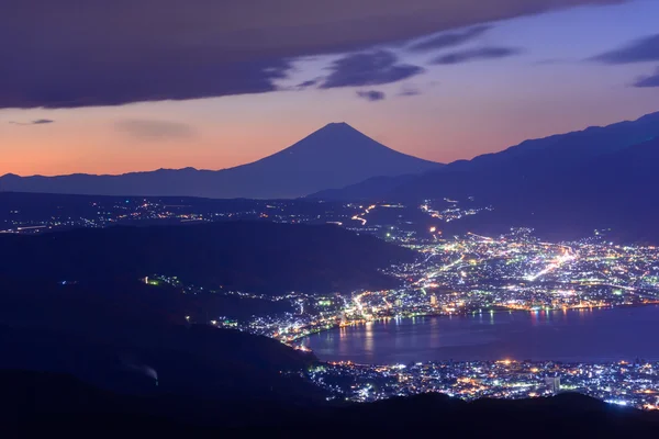 Luces de la ciudad de Suwa y el Monte Fuji al amanecer —  Fotos de Stock