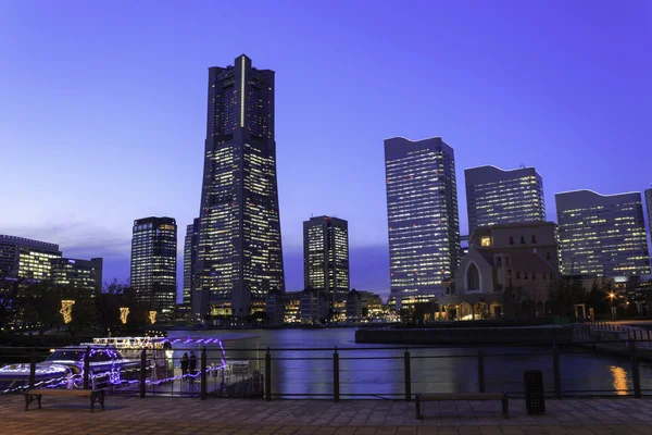 Rascacielos en Minatomirai, Yokohama en el crepúsculo — Foto de Stock