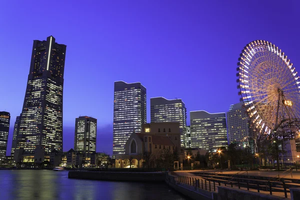 Wolkenkratzer in Minatomirai, Yokohama in der Dämmerung — Stockfoto