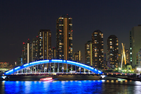 Eitai bridge and Okawabata Rivercity 21 in Tokyo at dusk