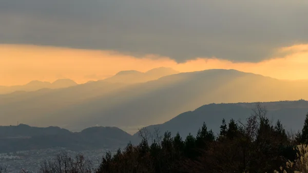 神奈川県で夕暮れ時に和歌山県矢櫃峠からの景観 — ストック写真