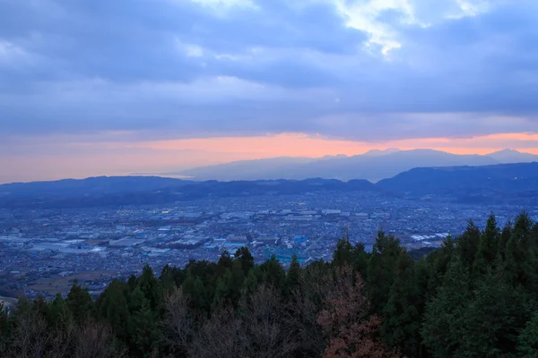 Blick auf die Landschaft vom Yabitsu Pass in der Dämmerung in Kanagawa, Japan — Stockfoto