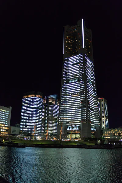 Beleuchtung aller Gebäude in minatomirai, yokohama — Stockfoto