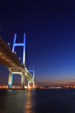 Yokohama Körfez Köprüsü alacakaranlık